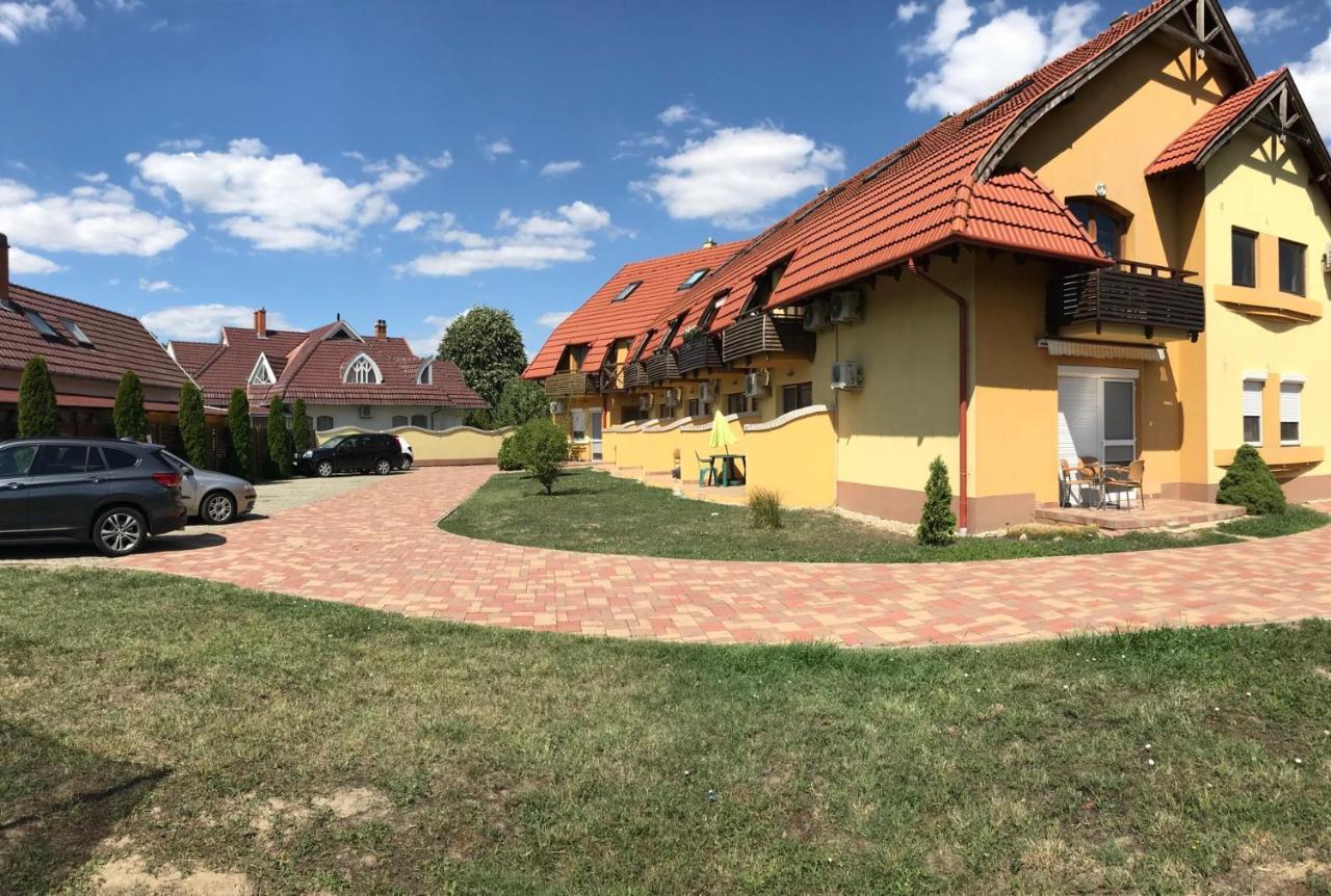 Pitypang Apartman Gyula Exterior photo
